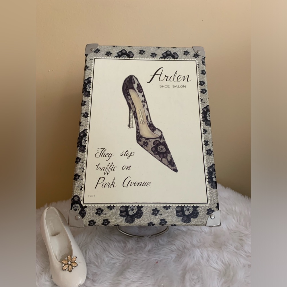 EMILY ADAMS ARDEN Vintage Shoe Salon Box NY Park Avenue Design LNWOT +++